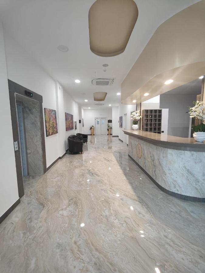 Hotel Еболи Екстериор снимка