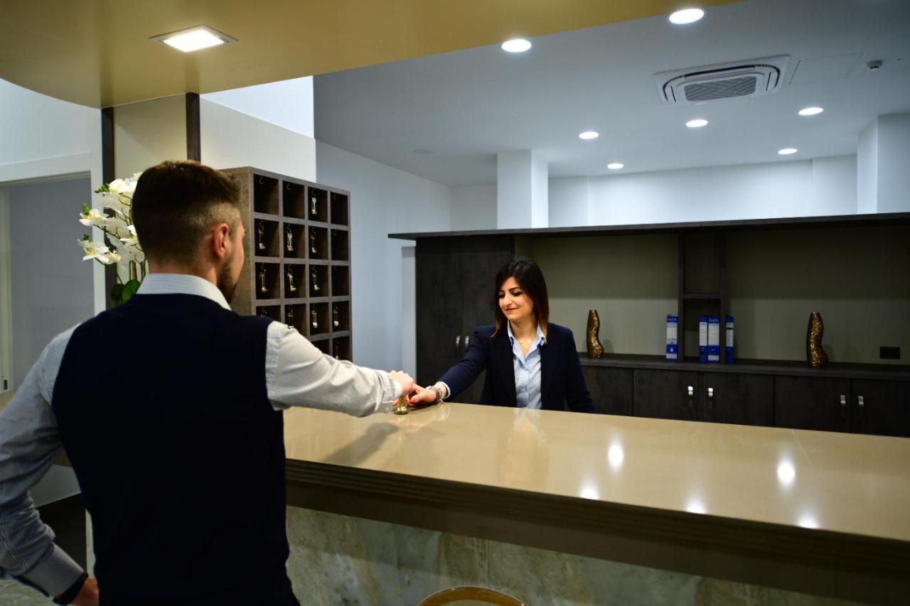 Hotel Еболи Екстериор снимка