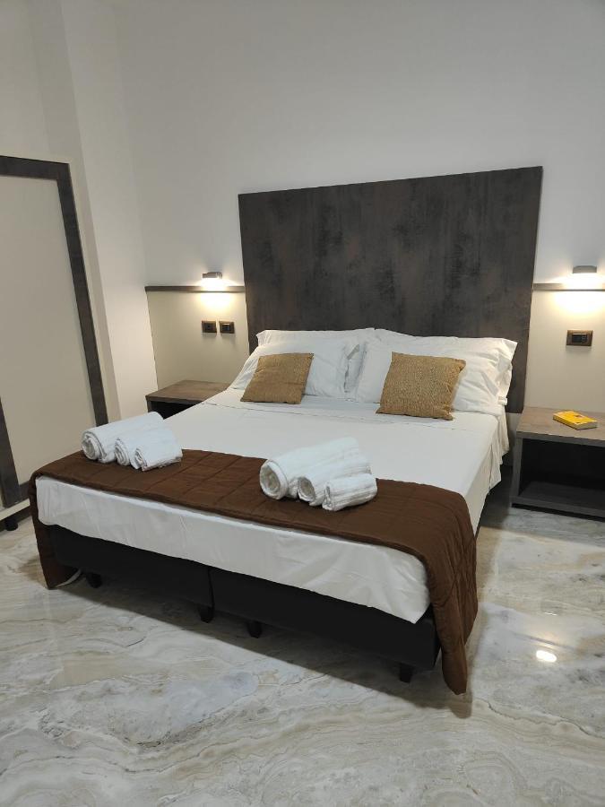 Hotel Еболи Екстериор снимка