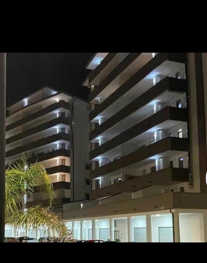 Hotel Еболи Екстериор снимка